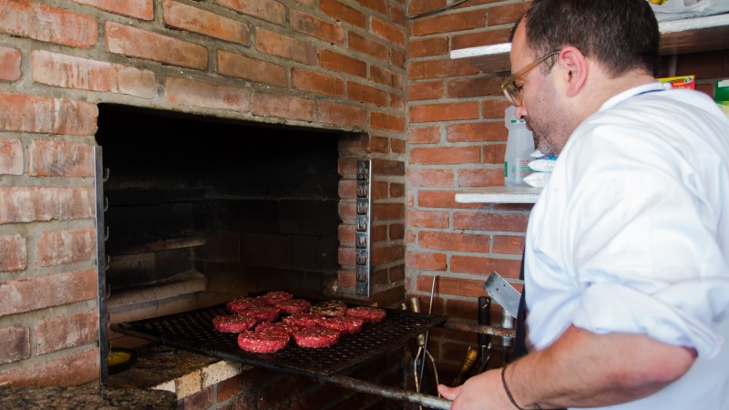 Batalha do Hamburguer confere selo de qualidade da carne Hereford