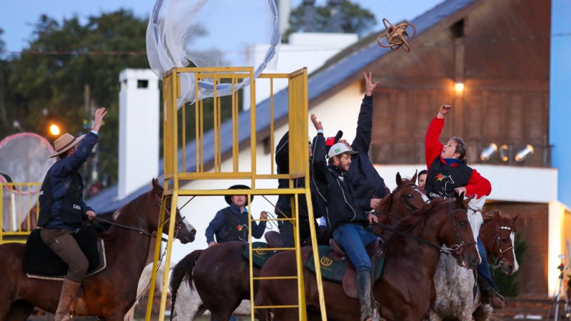 Também chamado de Horseball, o Jogo do Pato estreou em 2015 na Expointer