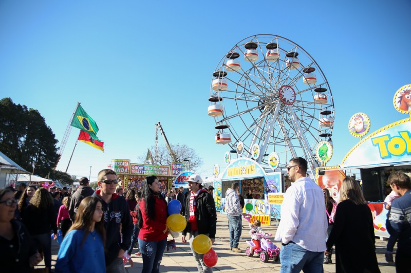 Parque de diversões é um dos pontos mais procurados por crianças e jovens