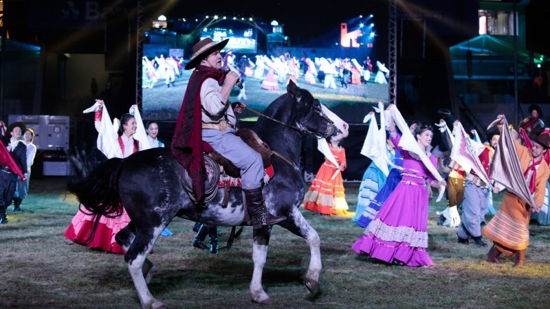 Ópera Gaúcha acontece neste sábado na pista central