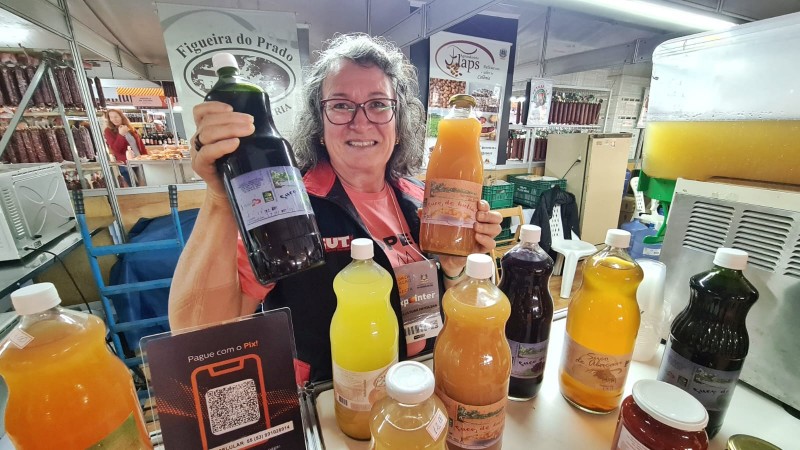 Sucos de butiá e frutas exóticas: agroindústria Figueira do Prado, de São Lourenço do Sul.