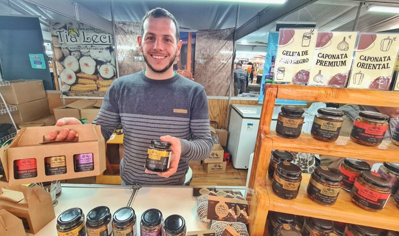 Felipe de Costa, produtor de alho negro, de Monte Belo do Sul