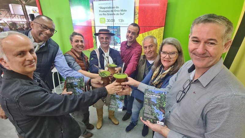 André Dabdab, Luís Rodrigues, Larissa Bueno, Luiz Teixeira, Jackson Brilhante, Fernando Dias, Isabel Paludo e Luciano Kayser (da esquerda para a direita)