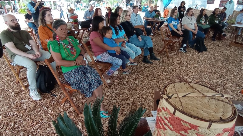 lan amento projeto Artesanato Indigena foto Adriane Bertoglio Rodrigues