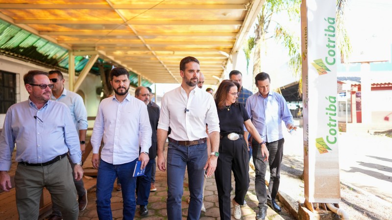 Leite visitou o parque nesta sexta 14 e conferiu danos causados pela enchente Foto Maurício Tonetto Secom